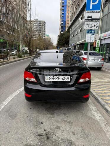 Hyundai Accent-2