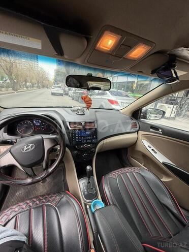 Hyundai Accent-4