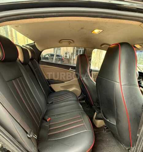 Hyundai Accent-5