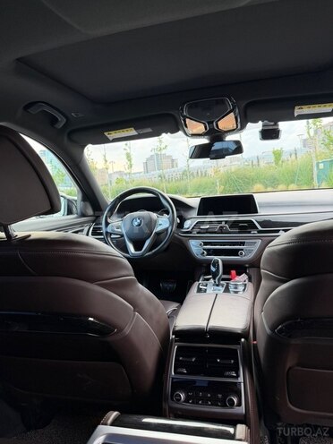 BMW 740-8