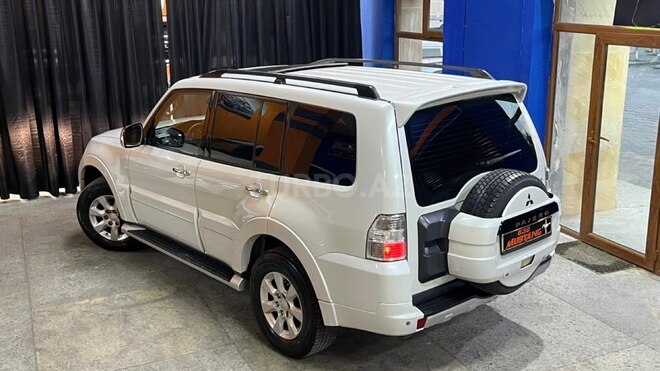 Mitsubishi Pajero-8