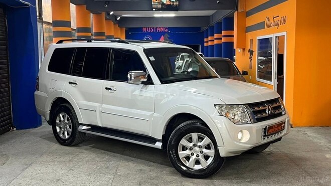 Mitsubishi Pajero-4