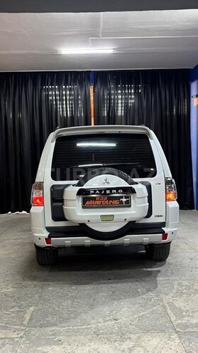 Mitsubishi Pajero-7