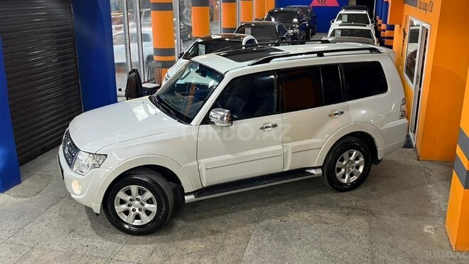 Mitsubishi Pajero-3