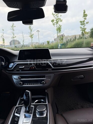BMW 740-12