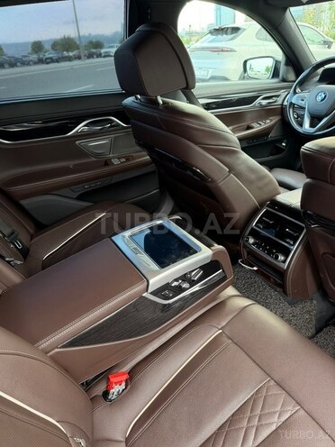 BMW 740-7
