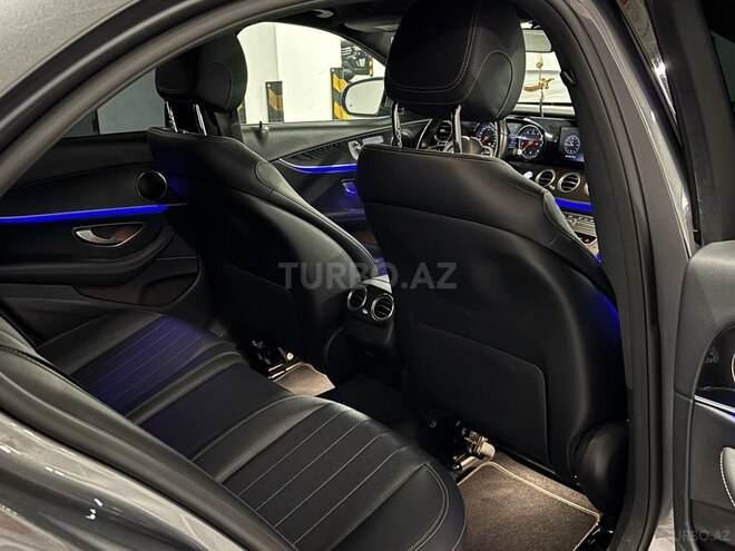 Mercedes E 300-11