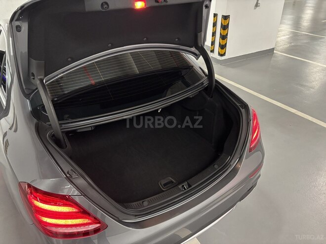 Mercedes E 300-13