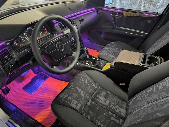 Mercedes E 220-10
