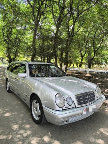 Mercedes E 220-2