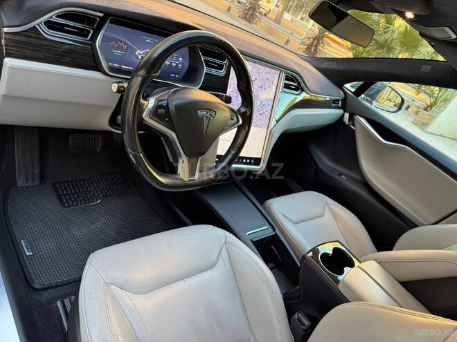 Tesla Model S-17