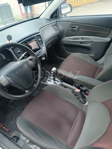 Kia Rio-7