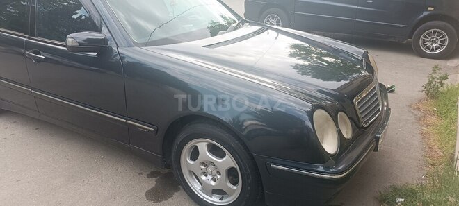 Mercedes E 280 4MATIC-1