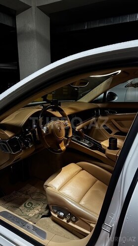 Porsche Panamera-5