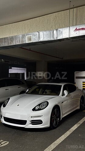 Porsche Panamera-1