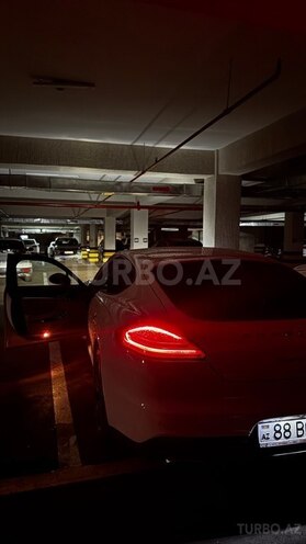 Porsche Panamera-4