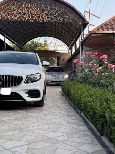 Mercedes E 220 d-4
