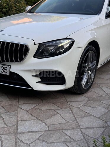 Mercedes E 220 d-6