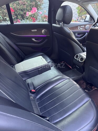 Mercedes E 220 d-12