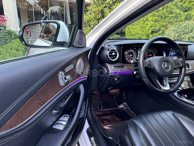Mercedes E 220 d-11