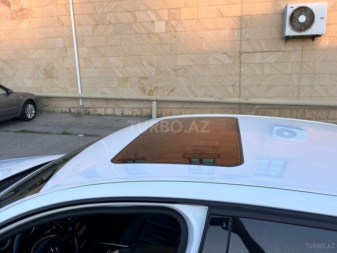 Mercedes E 220-11