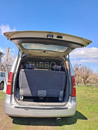 Hyundai H-1-12