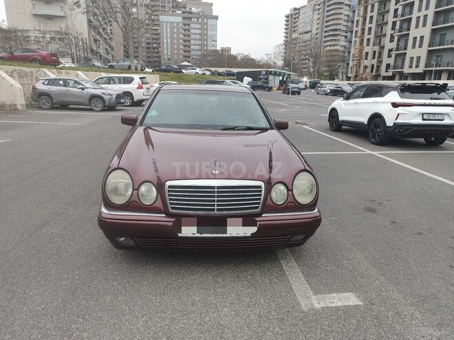 Mercedes E 200-1