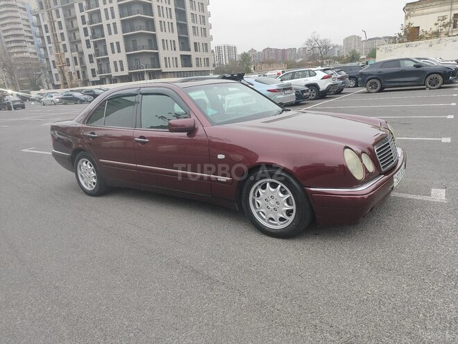 Mercedes E 200-5