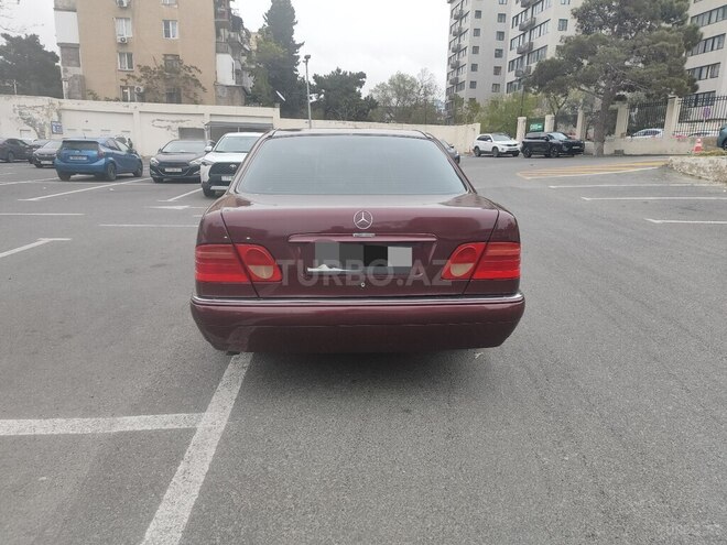 Mercedes E 200-2
