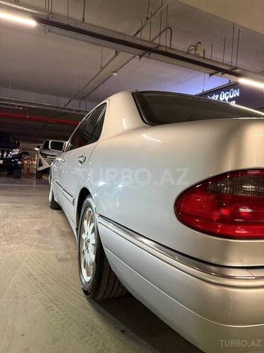Mercedes E 240-10