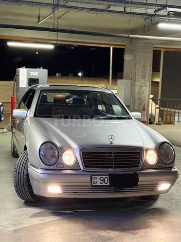 Mercedes E 240-4