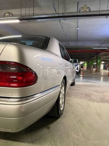 Mercedes E 240-9