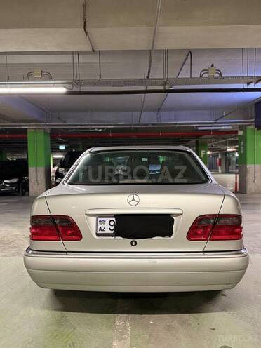 Mercedes E 240-8