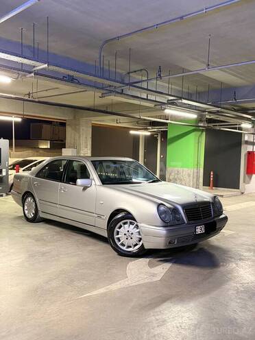 Mercedes E 240-2