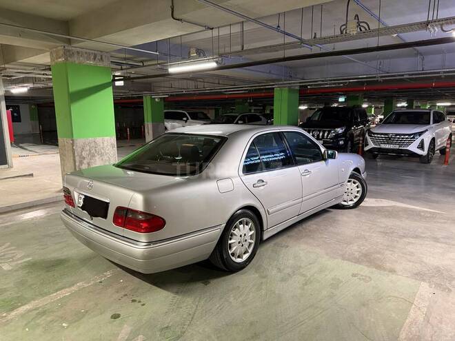 Mercedes E 240-7
