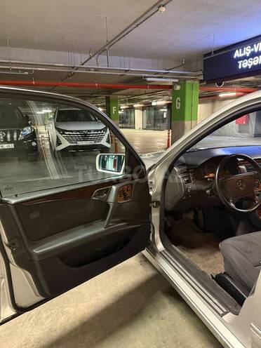 Mercedes E 240-12