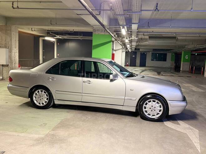 Mercedes E 240-5