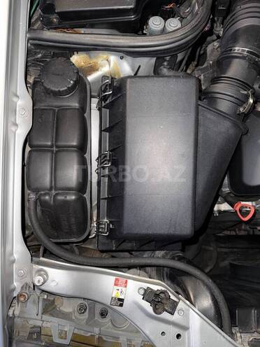 Mercedes E 240-19