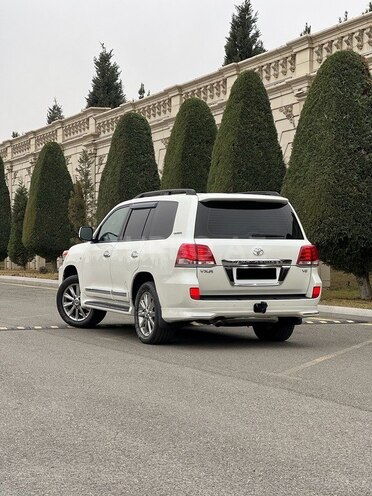 Toyota Land Cruiser-6