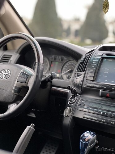 Toyota Land Cruiser-7