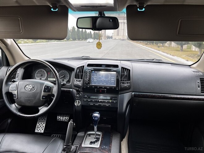 Toyota Land Cruiser-3