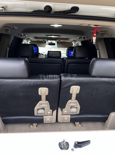 Toyota Land Cruiser-13