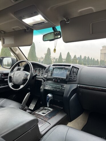 Toyota Land Cruiser-8