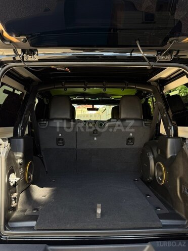 Jeep Wrangler-12