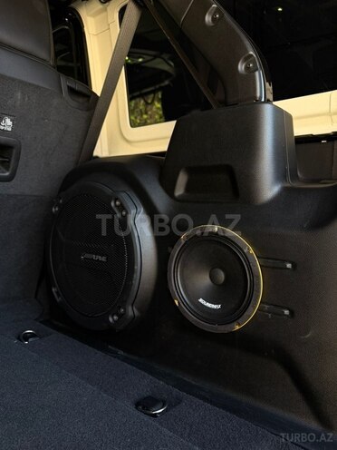 Jeep Wrangler-13