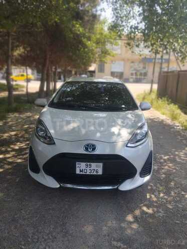 Toyota Aqua-1