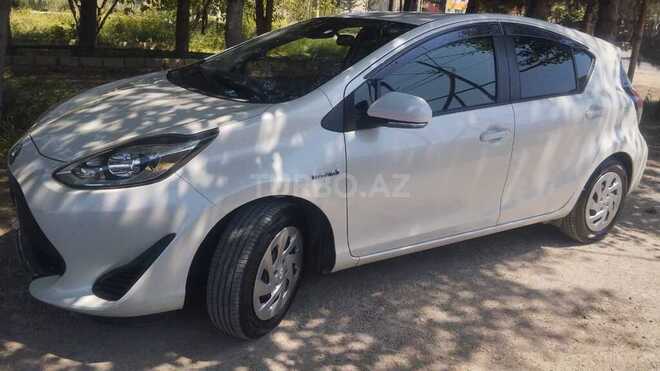 Toyota Aqua-5