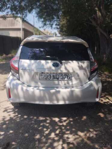 Toyota Aqua-7
