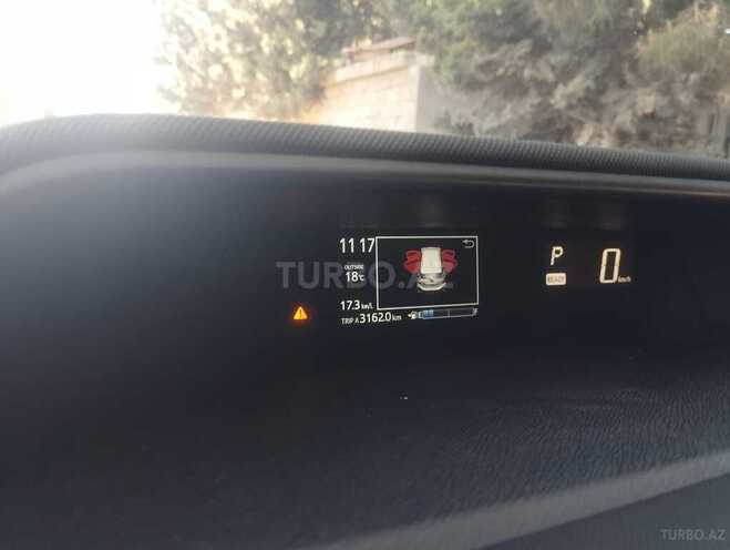 Toyota Aqua-9
