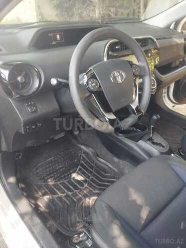 Toyota Aqua-10
